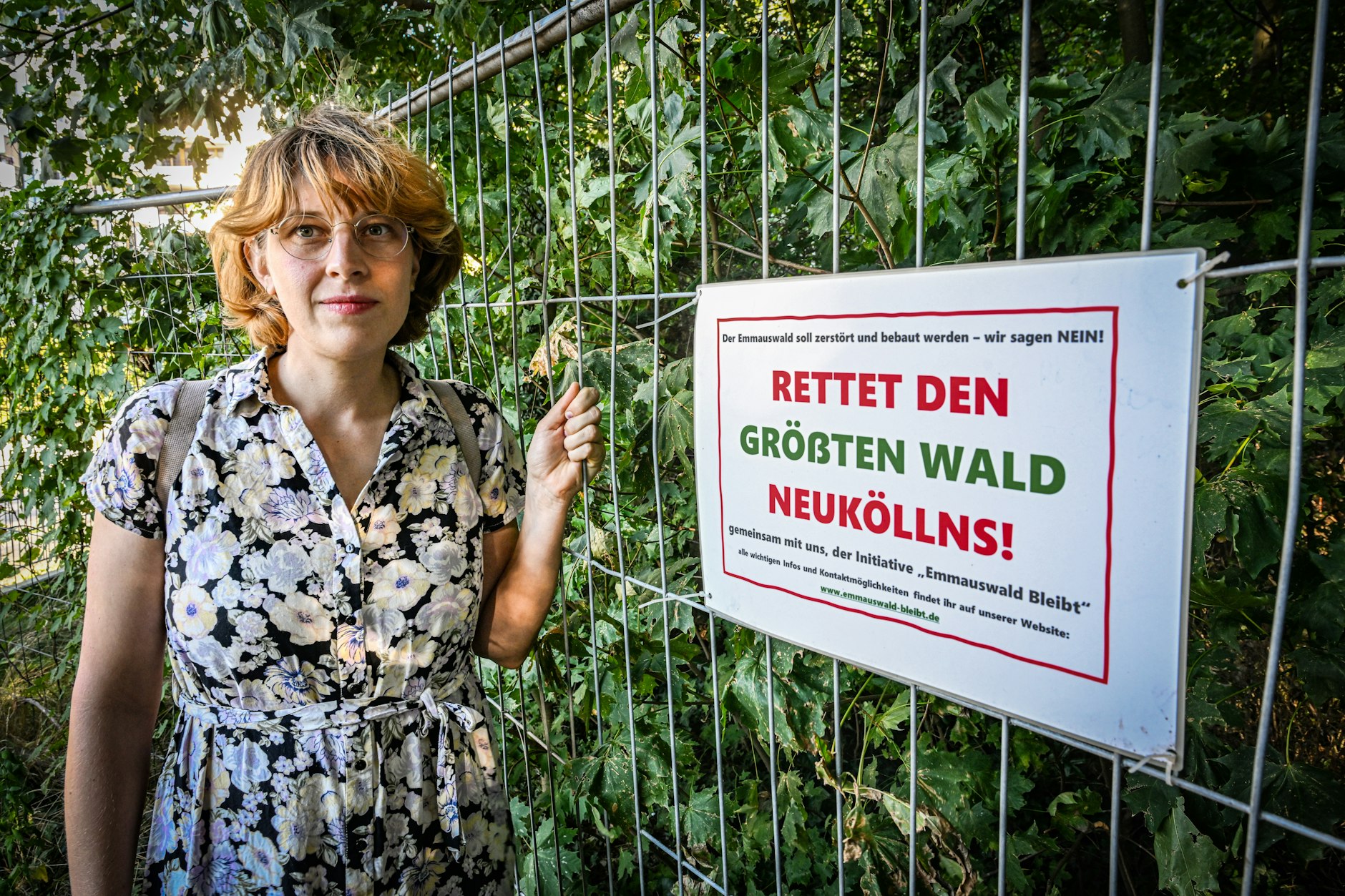 Judith König von der Neuköllner Bürgerinitiative „Emmauswald bleibt!" will das Waldstück erhalten.