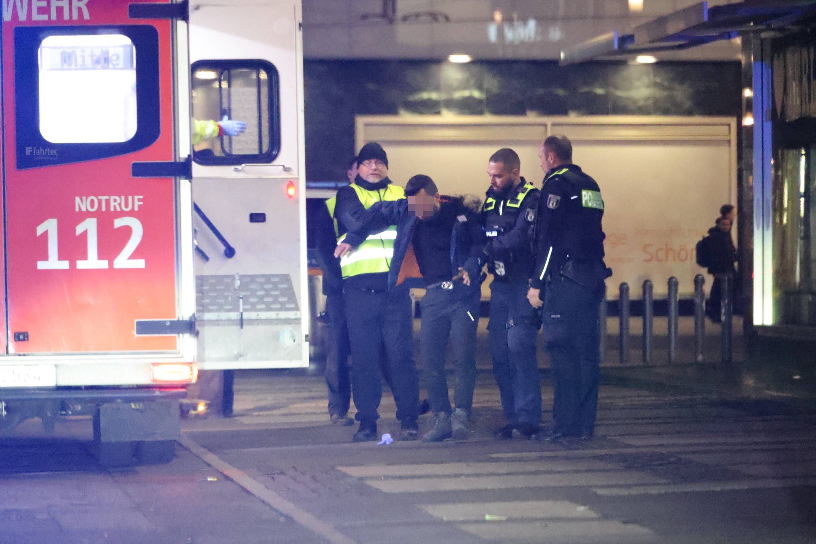 Image - Zu viel gefeiert: Betrunkener stürzt in U-Bahn-Gleisbett