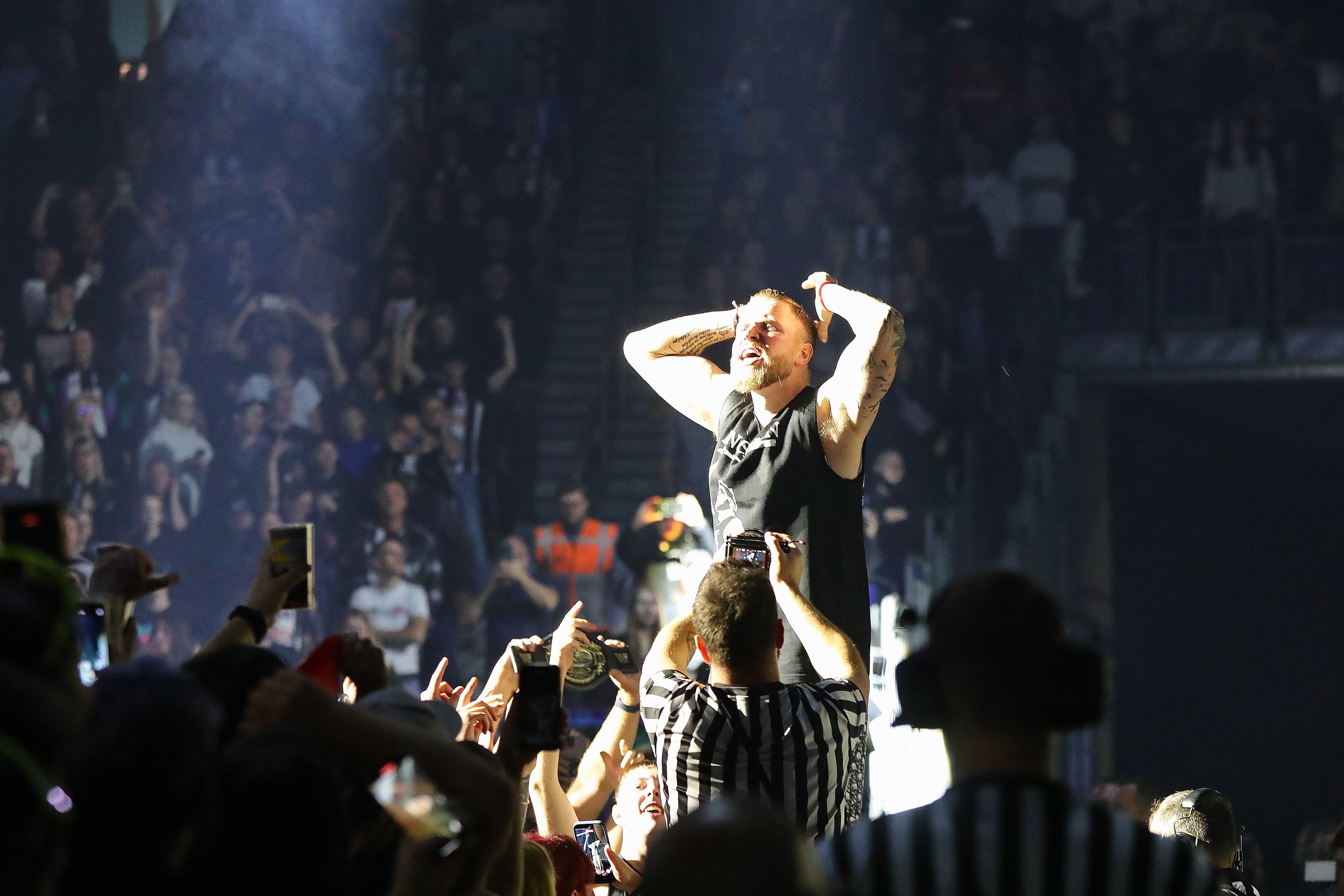 Brandenburger Rapper Finch in Berliner Uber-Arena: Zwischen Provokation und Trabis