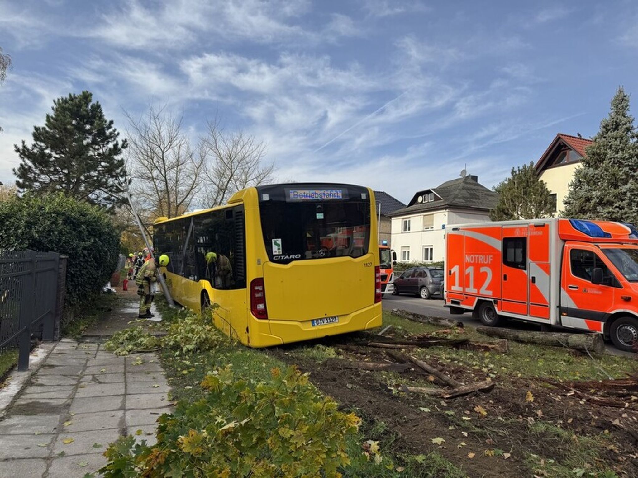 Schwerer Unfall mit BVG-Bus in Berlin-Karlshorst: Vier Verletzte!