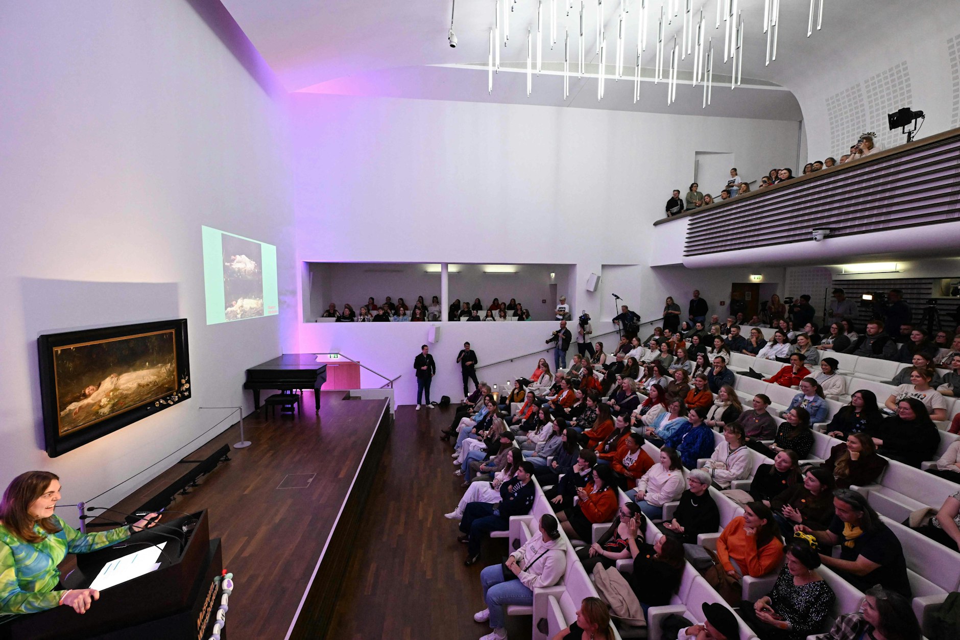 Nur wegen eines einzigen Gemäldes kamen die Taylor-Swift-Fans zur Sonderschau im Museum.