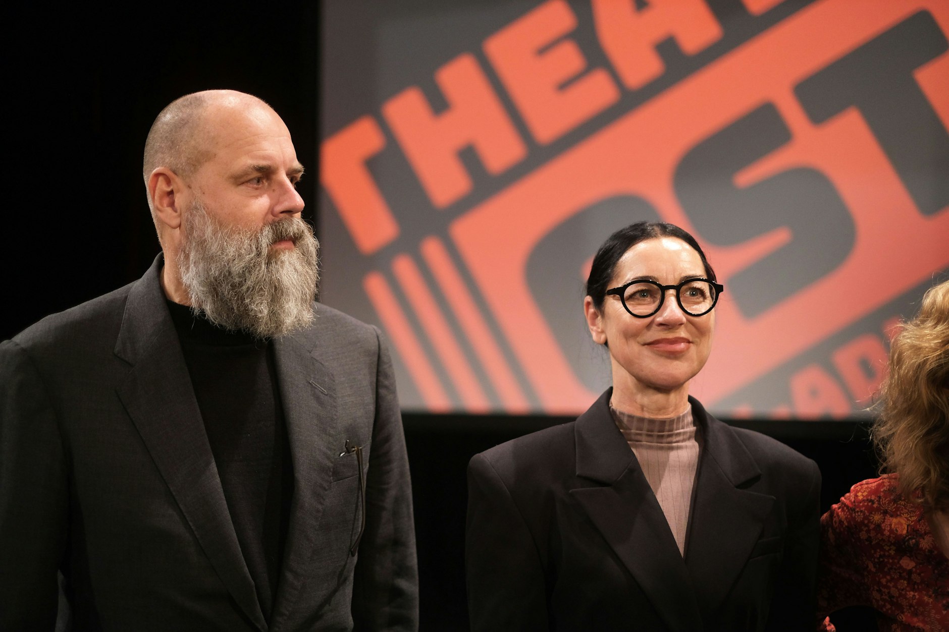 Kathrin Schülein, Leiterin des Theaters Ost, und Holger Friedrich, Verleger der Berliner Zeitung, während der Rettungskonferenz des von Räumung bedrohten Hauses