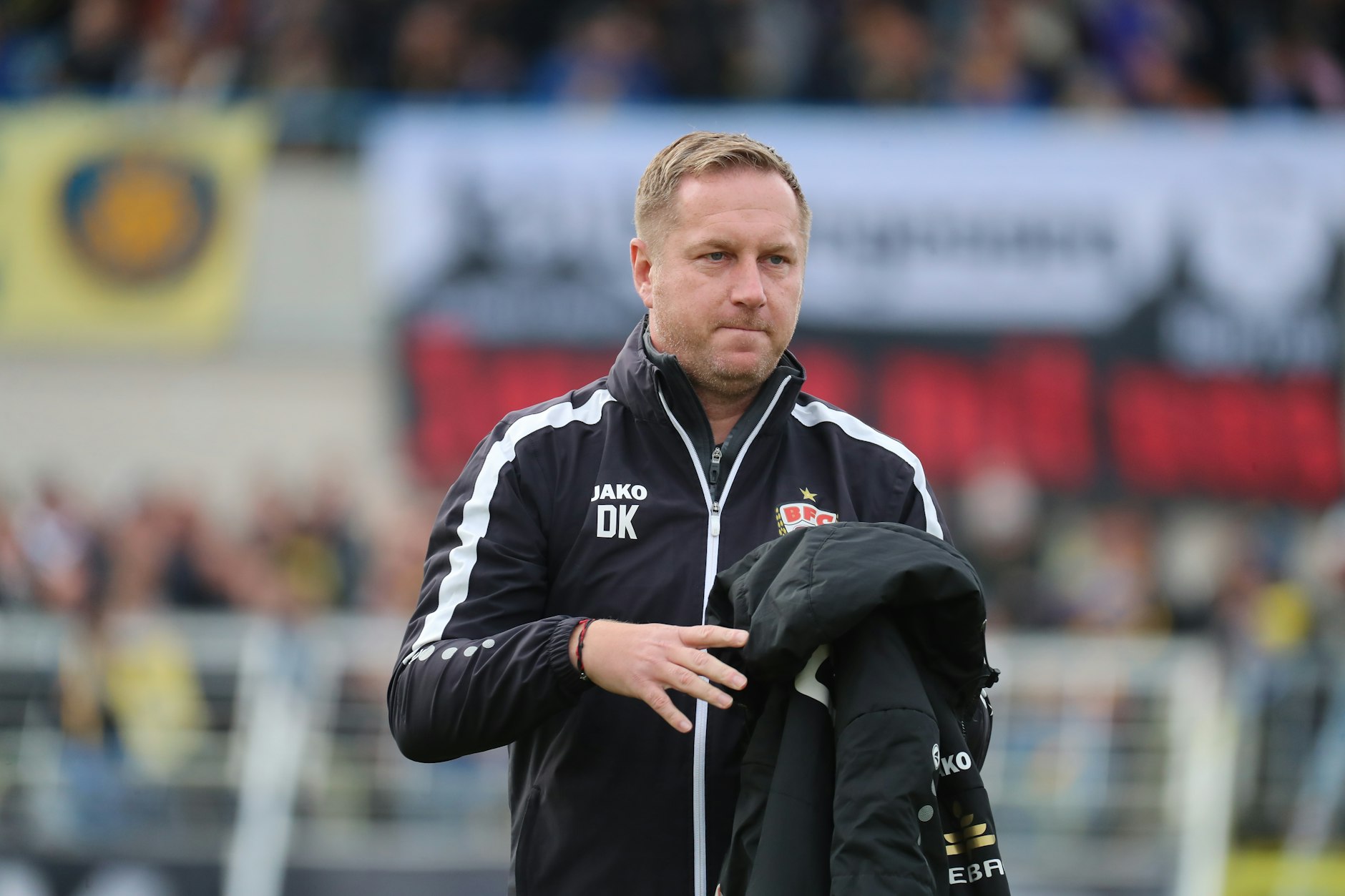 Dynamo-Coach Dennis Kutrieb verliert den Ostklassiker bei Lok Leipzig mit 0:3.
