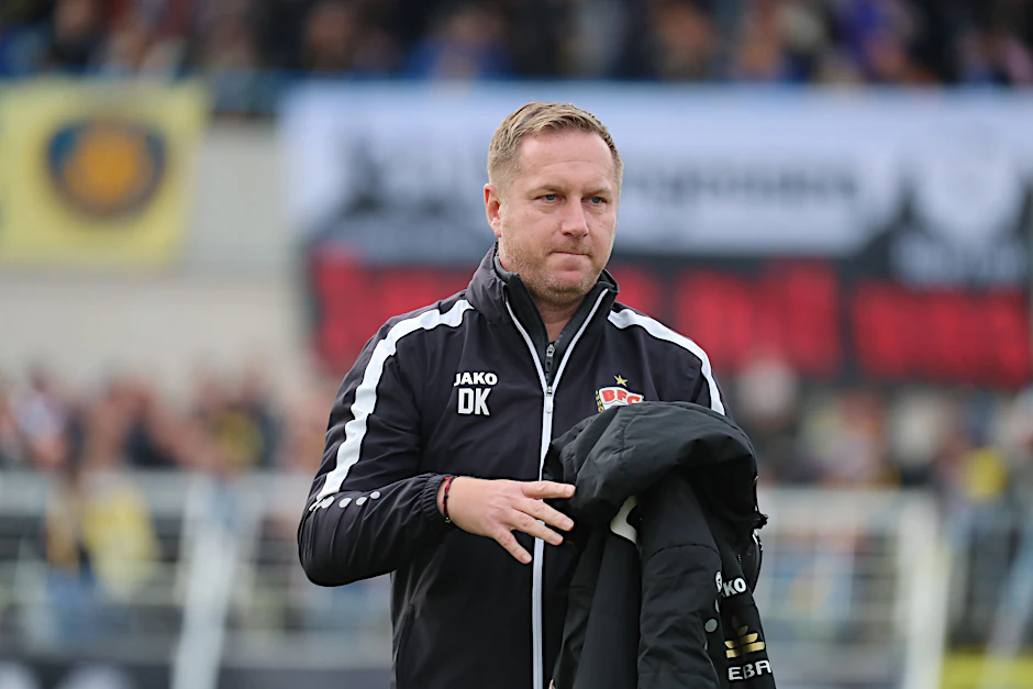 Dynamo-Coach Dennis Kutrieb verliert den Ostklassiker bei Lok Leipzig mit 0:3.