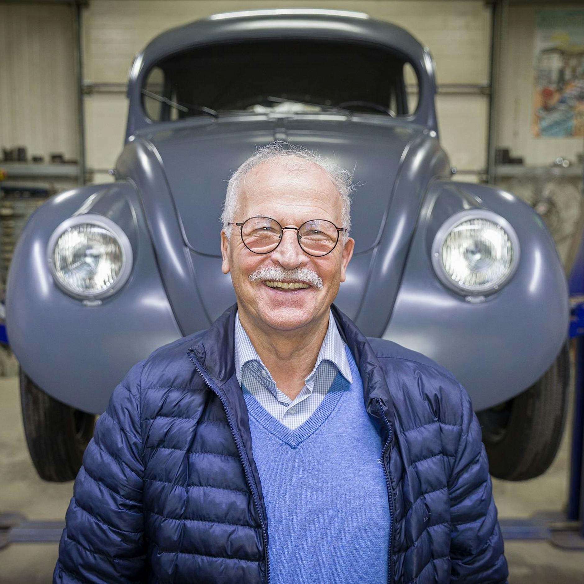 Traugott Grundmann bringt ältesten VW Käfer der Welt wieder zum Laufen