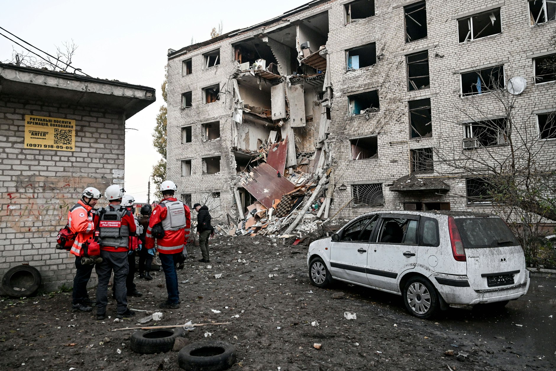 Ein Haus in Saporischschja, das von einer russischen Bombe getroffen wurde