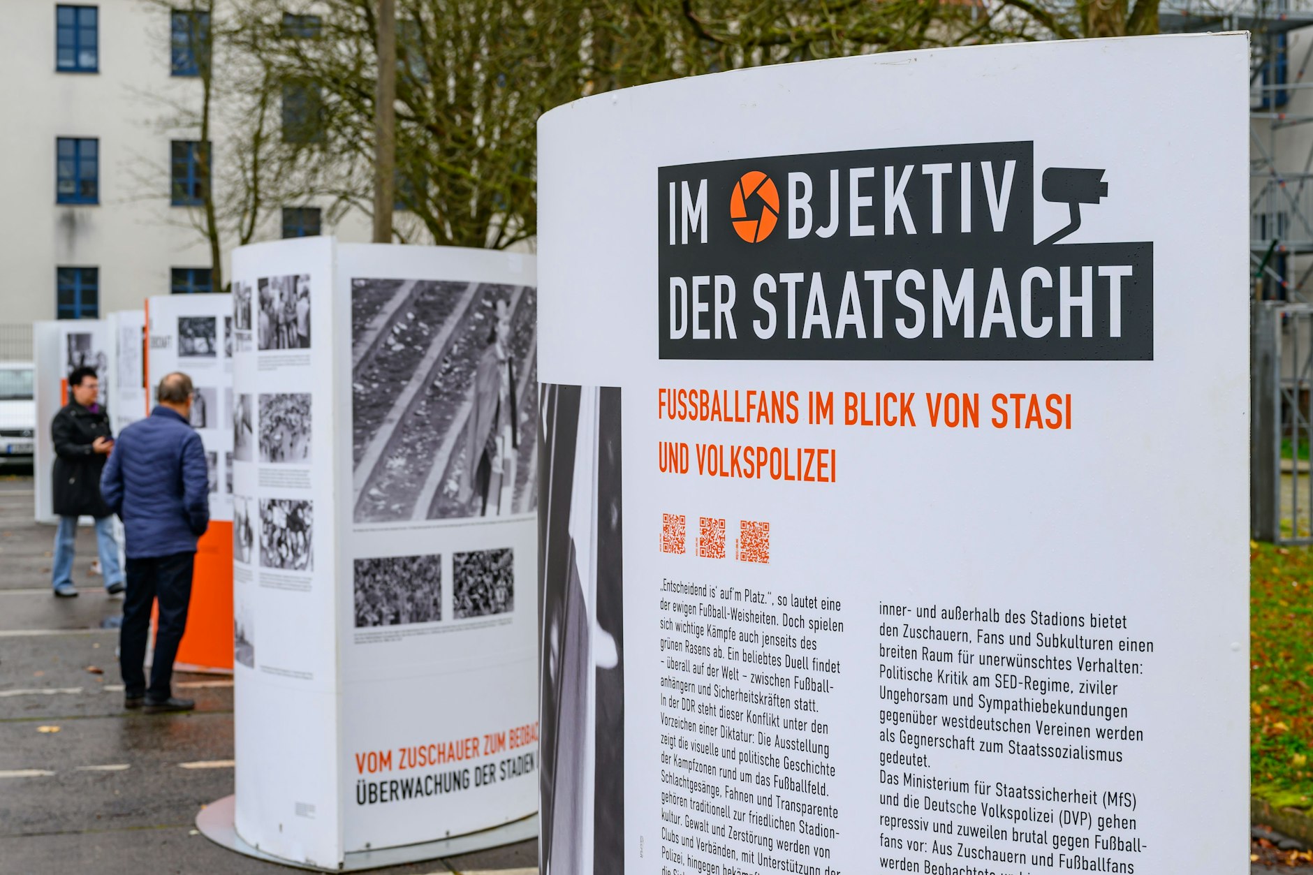 Der Eintritt zur neuen Schau über die Stasi und Fußballfans in der DDR ist frei, bis zum 30. Dezember ist die Ausstellung in Frankfurt (Oder) zu sehen.