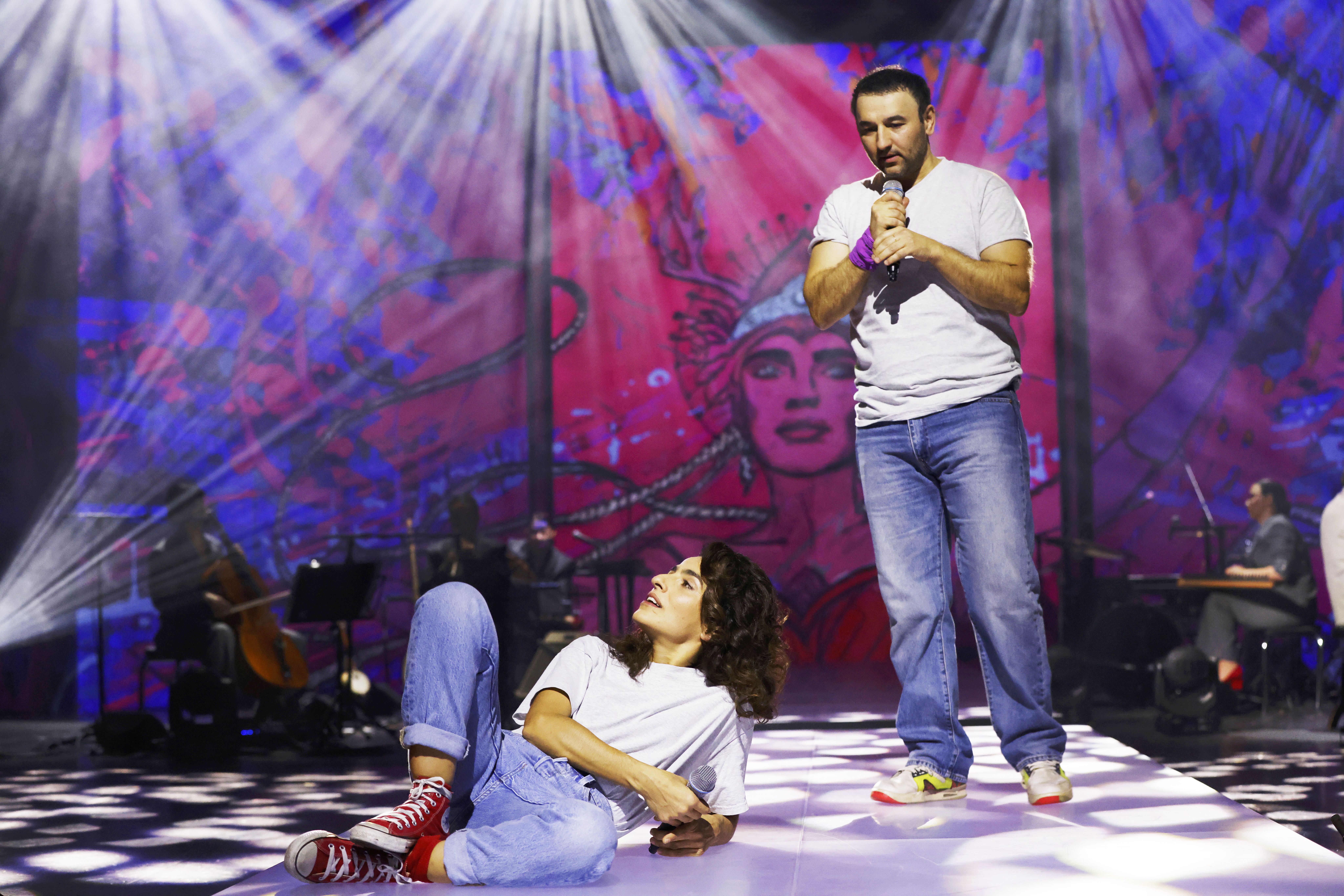 „Berlin Karl-Marx-Platz" im Gorki Theater: Musikalische 90er-Hommage