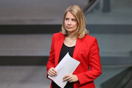 Eine Abrechnung mit unserer Bundesbauministerin: „Frau Hubertz, Sie sollten sich schämen!“