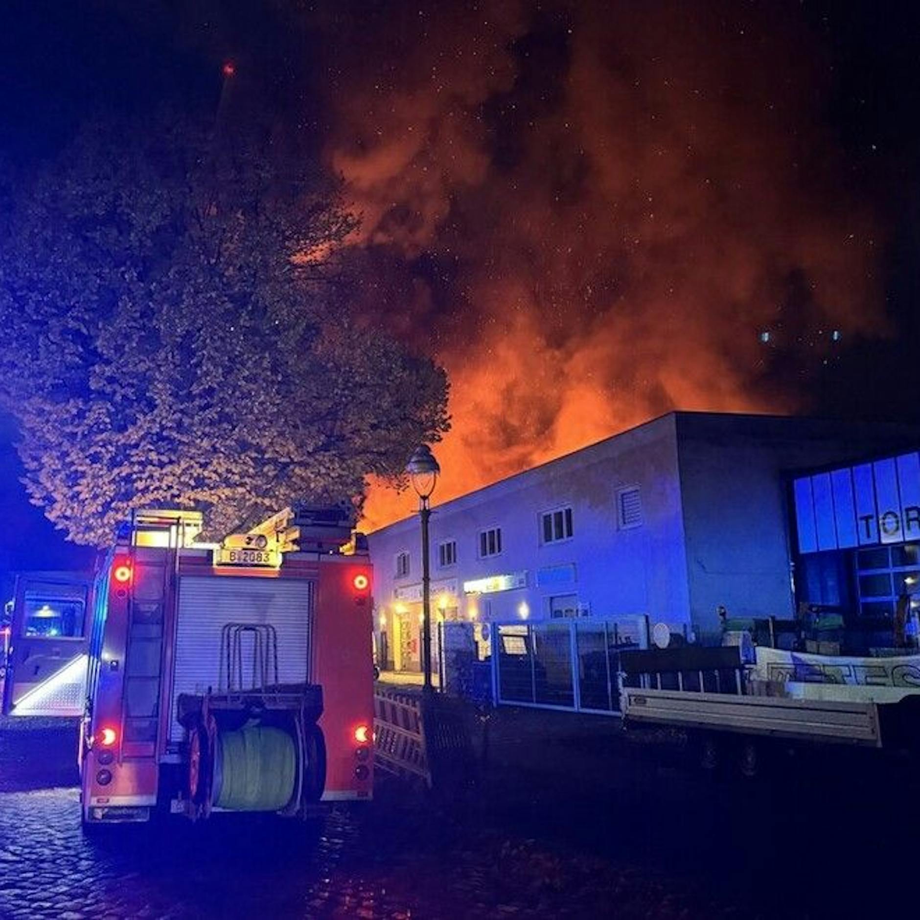 Image - Großbrand in Berliner Industriegebiet: Anwohner mussten Wohnhaus verlassen