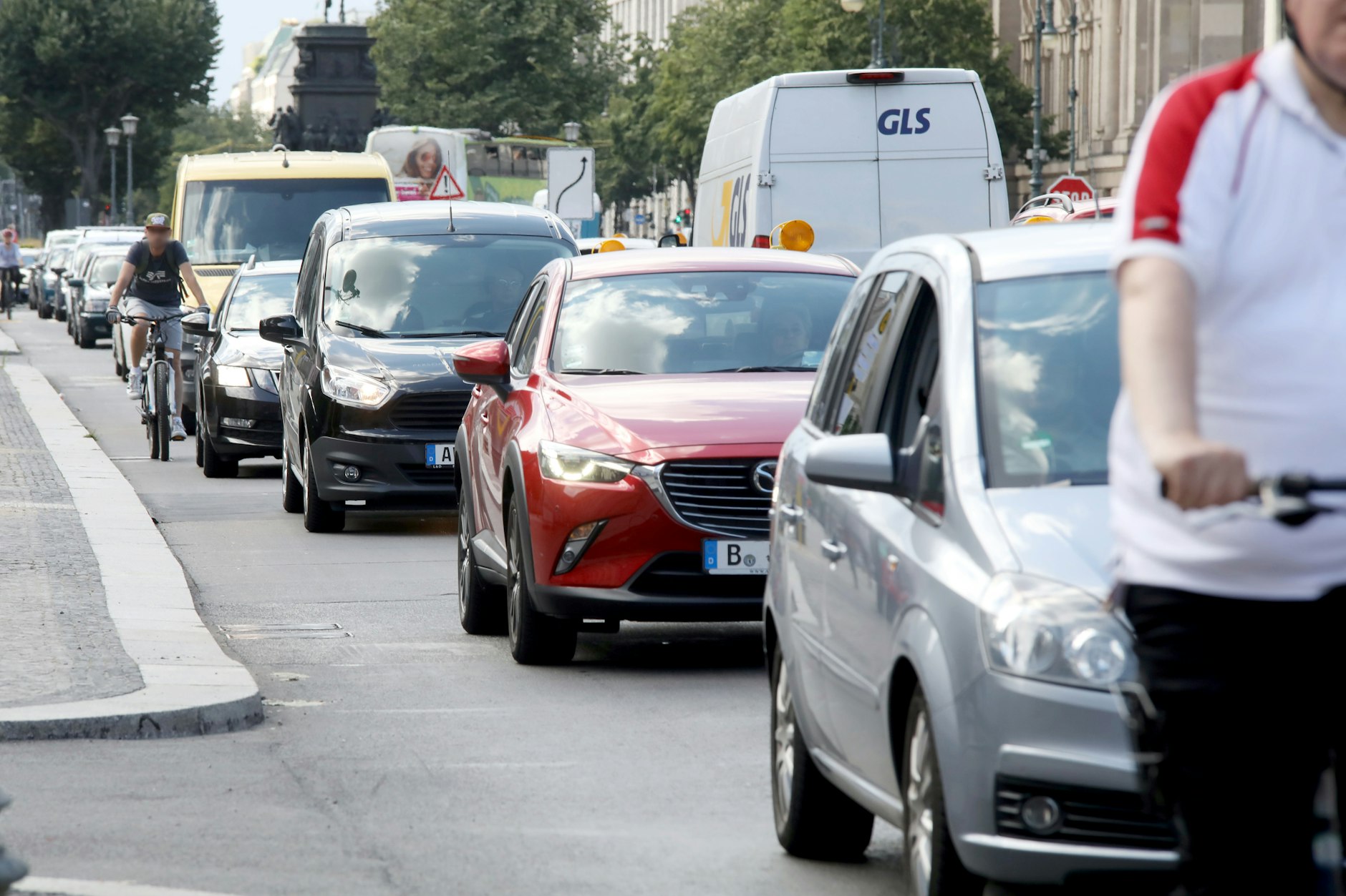 Die Berliner wissen: Die Stadt ist voller Baustellen. Da kann sich der Verkehr auch mal stauen. Am Montag wird es an vielen Ecken wieder ordentlich eng.