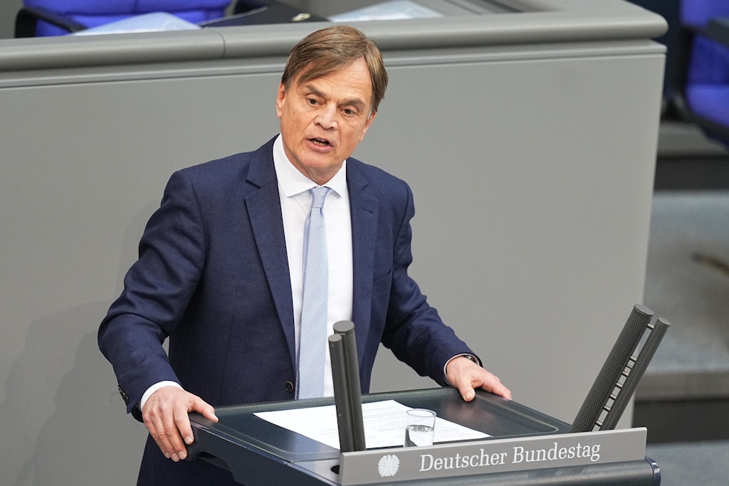 Suspected arson: Car belonging to AfD politician Bernd Baumann burned down