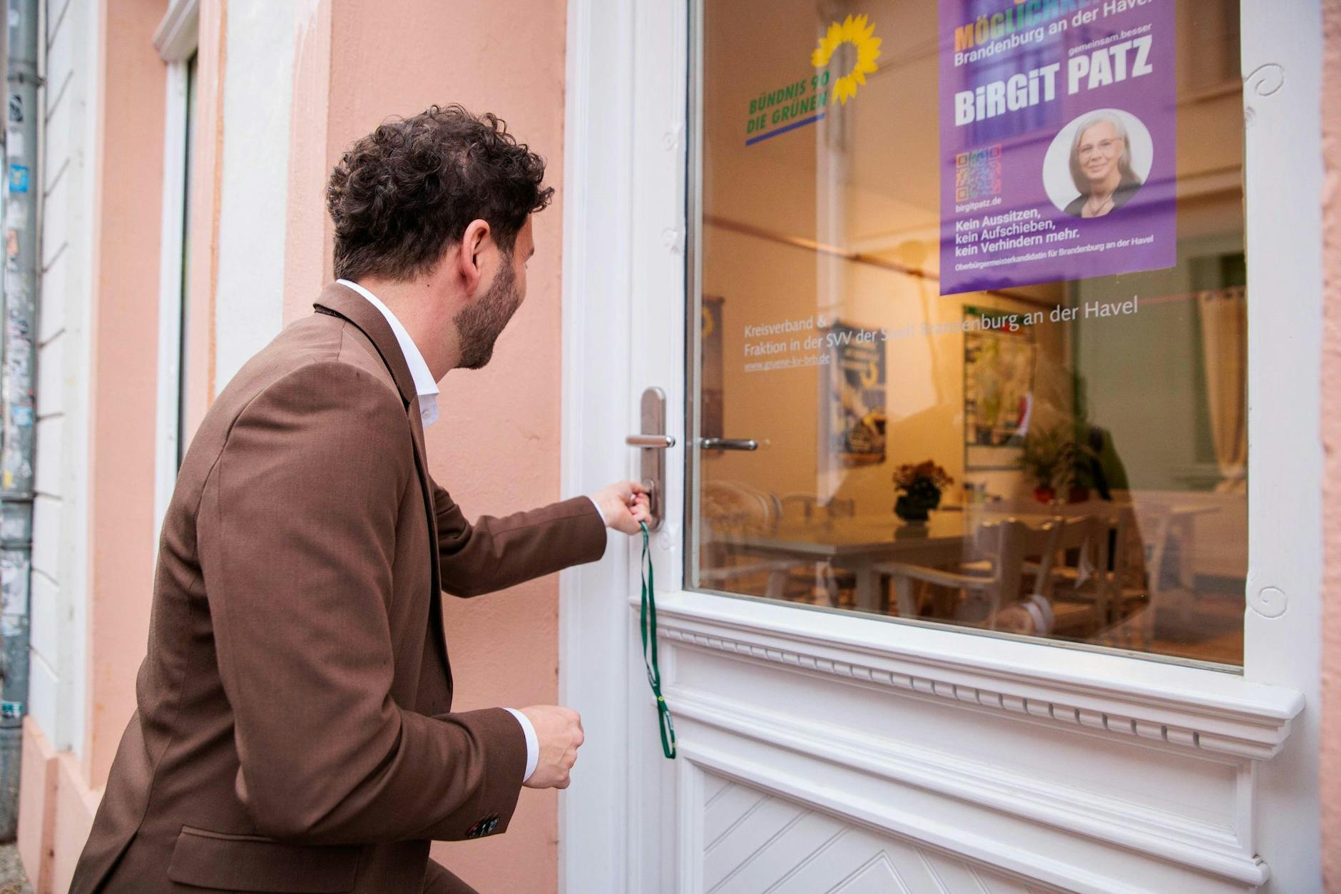 Felix Banaszak, Co-Vorsitzender von Bündnis 90/ Die Grünen, eröffnete am Wochenende ein neues Büro in Brandenburg.