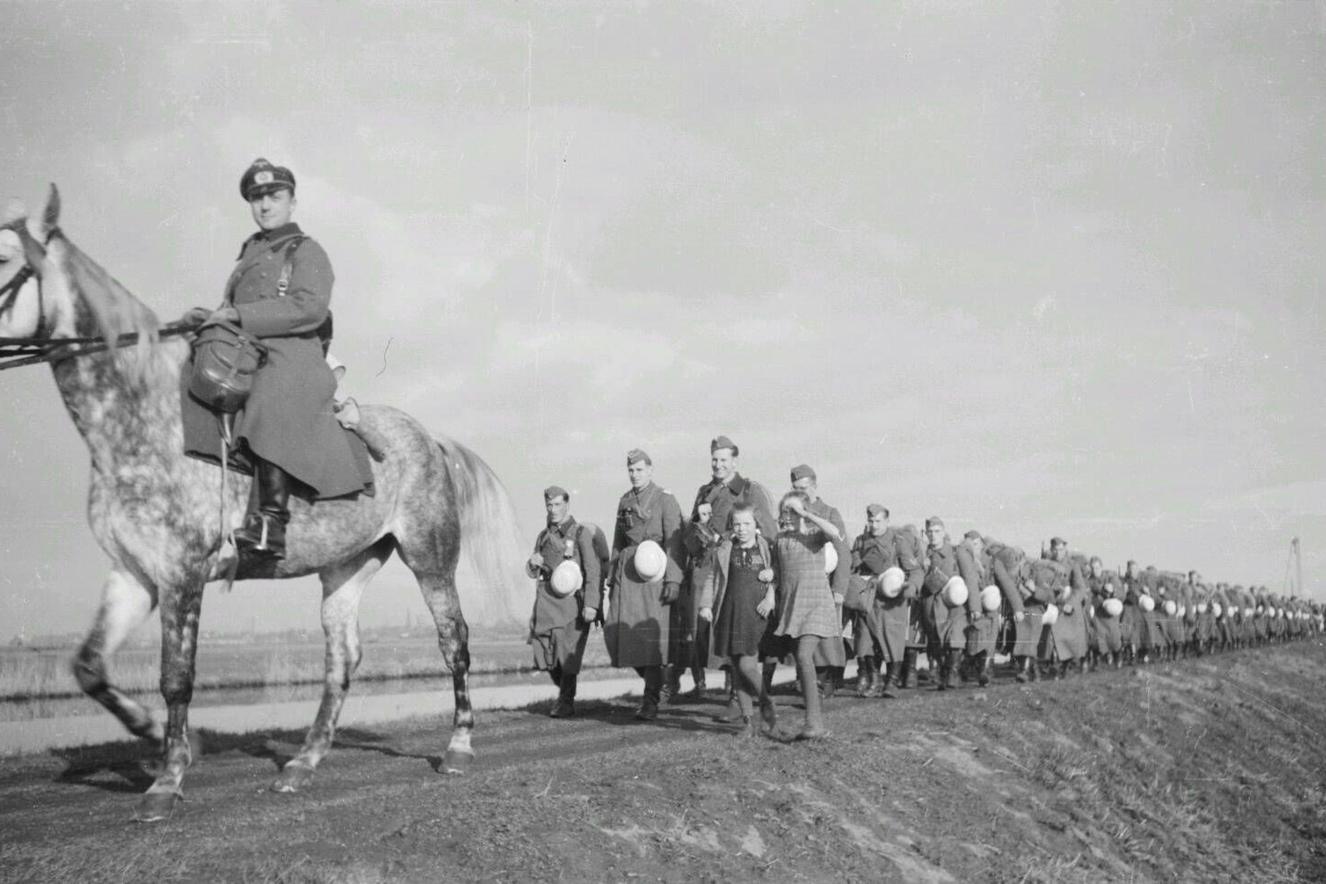 Textlich und fotografisch wurde die Wehrmacht auf ihren Feldzügen im Zweiten Weltkrieg zwecks Kriegspropaganda begleitet.