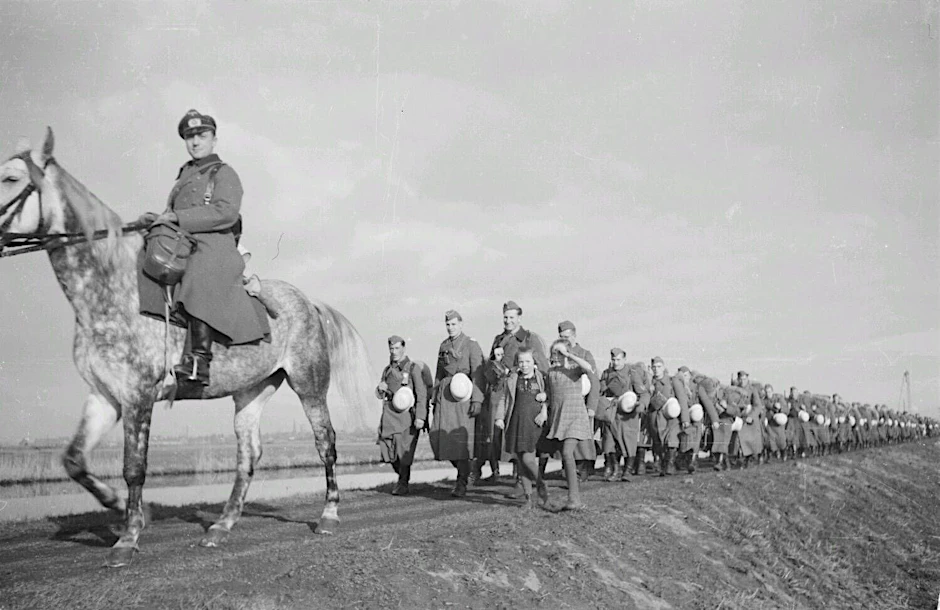 Textlich und fotografisch wurde die Wehrmacht auf ihren Feldzügen im Zweiten Weltkrieg zwecks Kriegspropaganda begleitet.