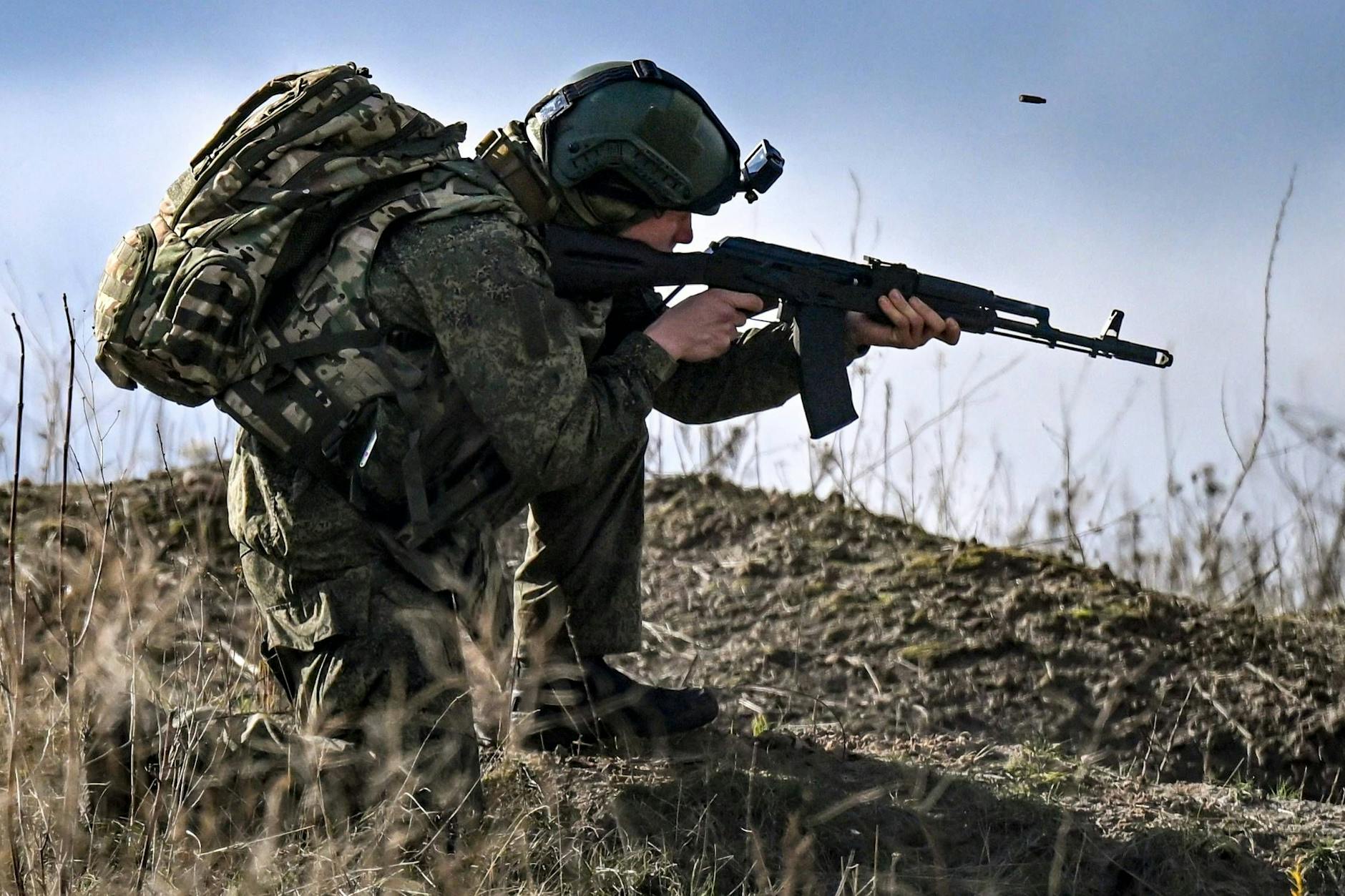 Die Lage in der Ukraine ist kritisch. Russland soll rund 170.000 Soldaten in die Region verlegt haben, elfmal mehr als die ukrainischen Streitkräfte an der Front.