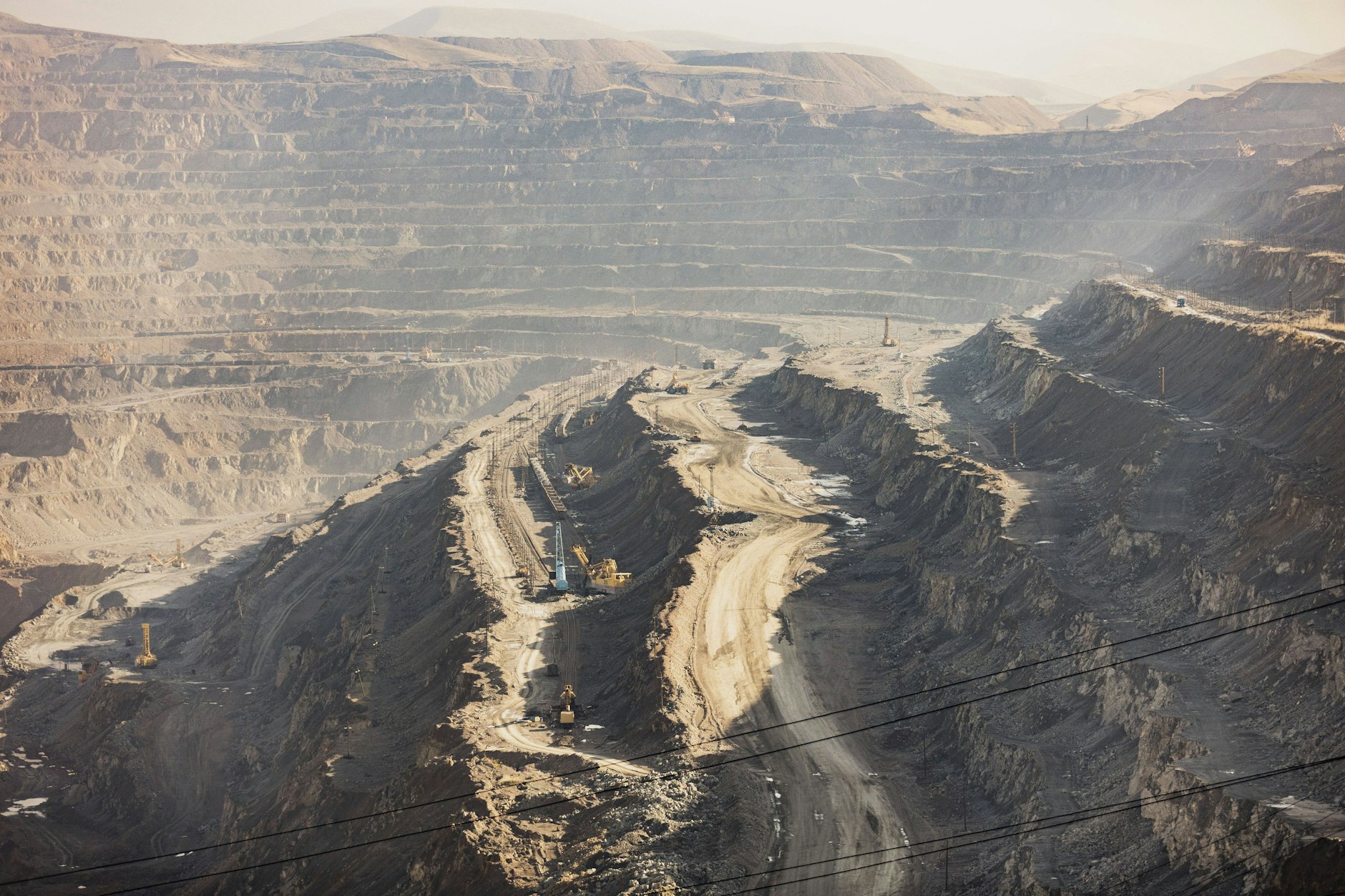Blick auf die Almalyk-Bergbauanlage, eines der größten Industrieunternehmen Usbekistans.