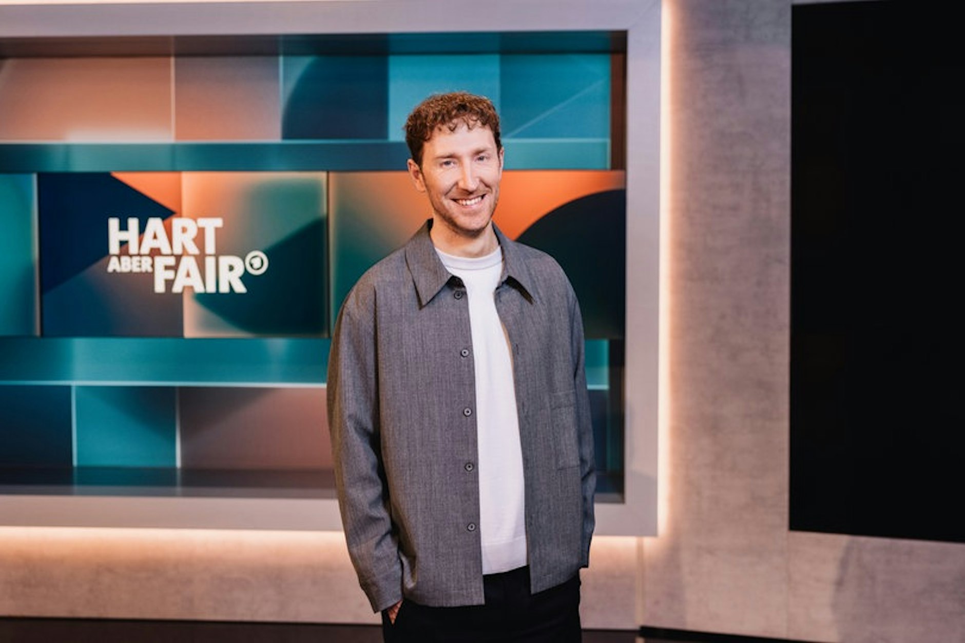 „hart aber fair“-Moderator Louis Klamroth hatte Mühe, die Diskussion zwischen Merendino und Meurer abzumoderieren.