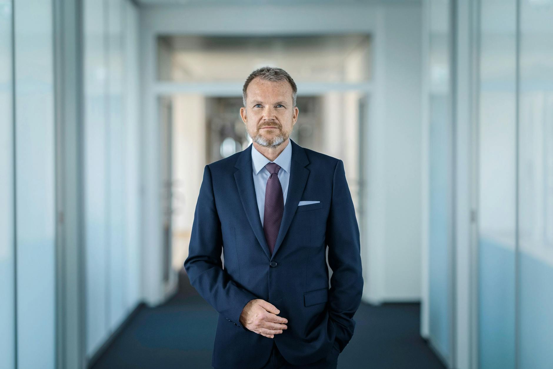 Dr. Jens Baas, Vorsitzender des Vorstands der Techniker Krankenkasse. Er sagt ehrlich: Die Krankenkassenbeiträge werden wohl wieder steigen!