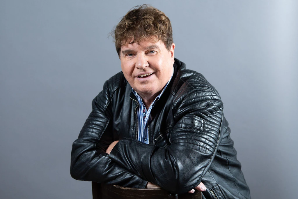Frank Schöbel ist auch heute noch topfit, geht im November und Dezember auf große Weihnachtstour.