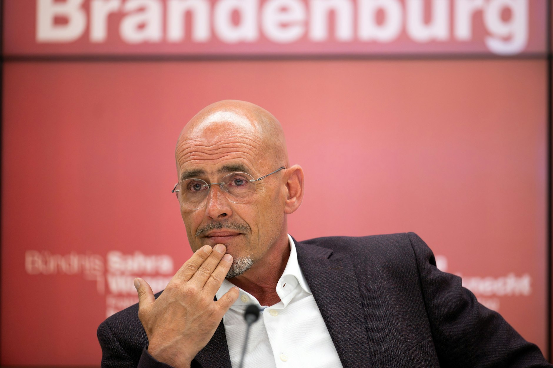 Niels-Olaf Lüders, Vorsitzender der Brandenburger BSW-Fraktion, verteidigt die Bedenken gegen den Medienstaatsvertrag.