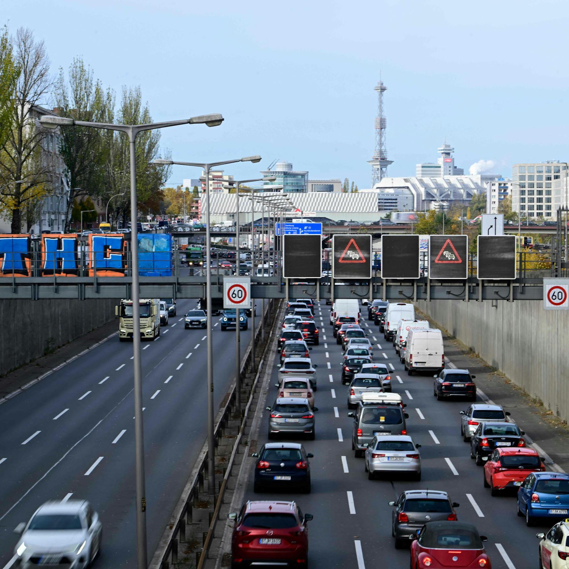 Image - A111 in der Nacht dicht: Feuerwehr probt Brandeinsatz im Tunnel