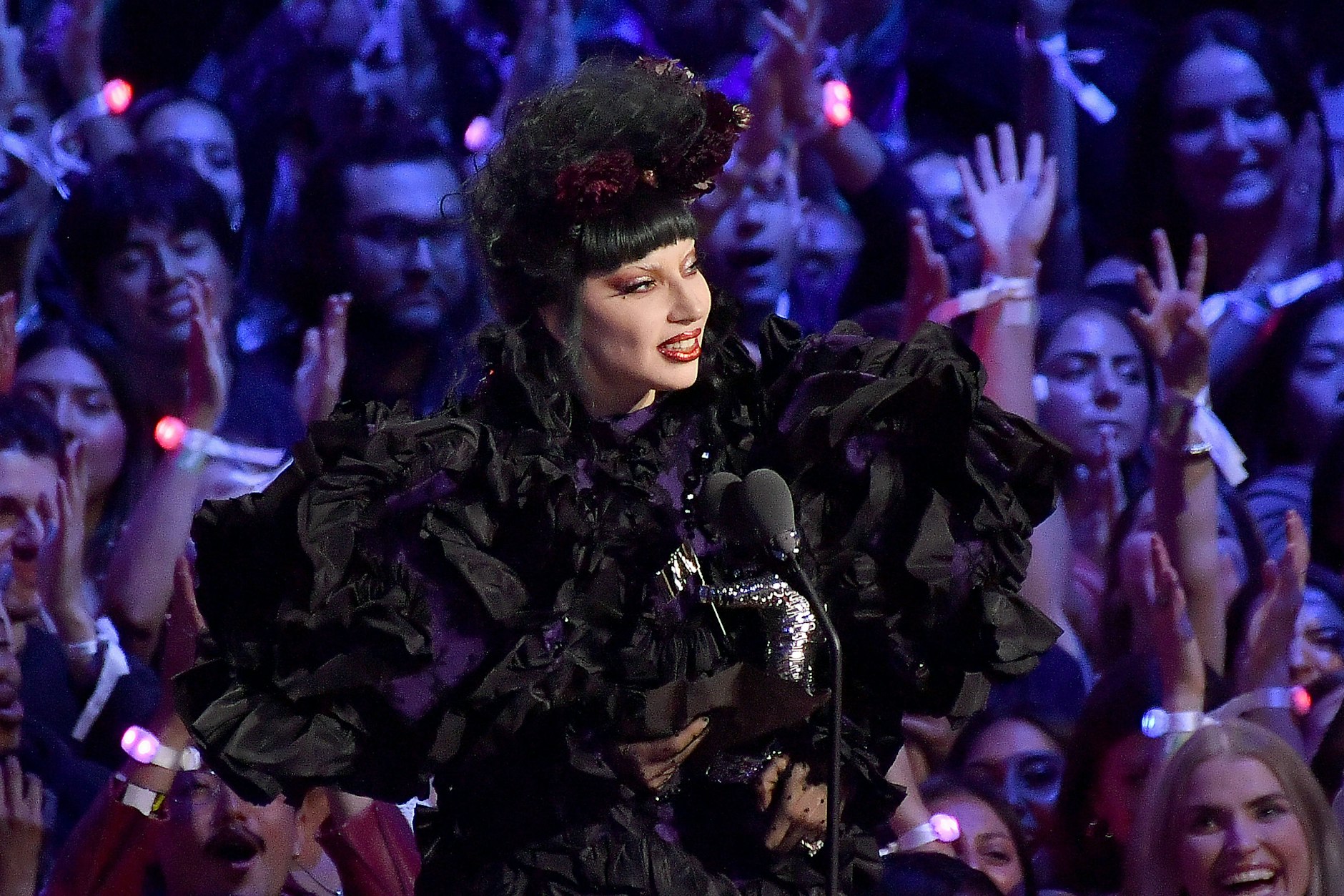 Lady Gaga hat bereits 14 Grammys gewonnen. Ihre Bühnenshows sind legendär.