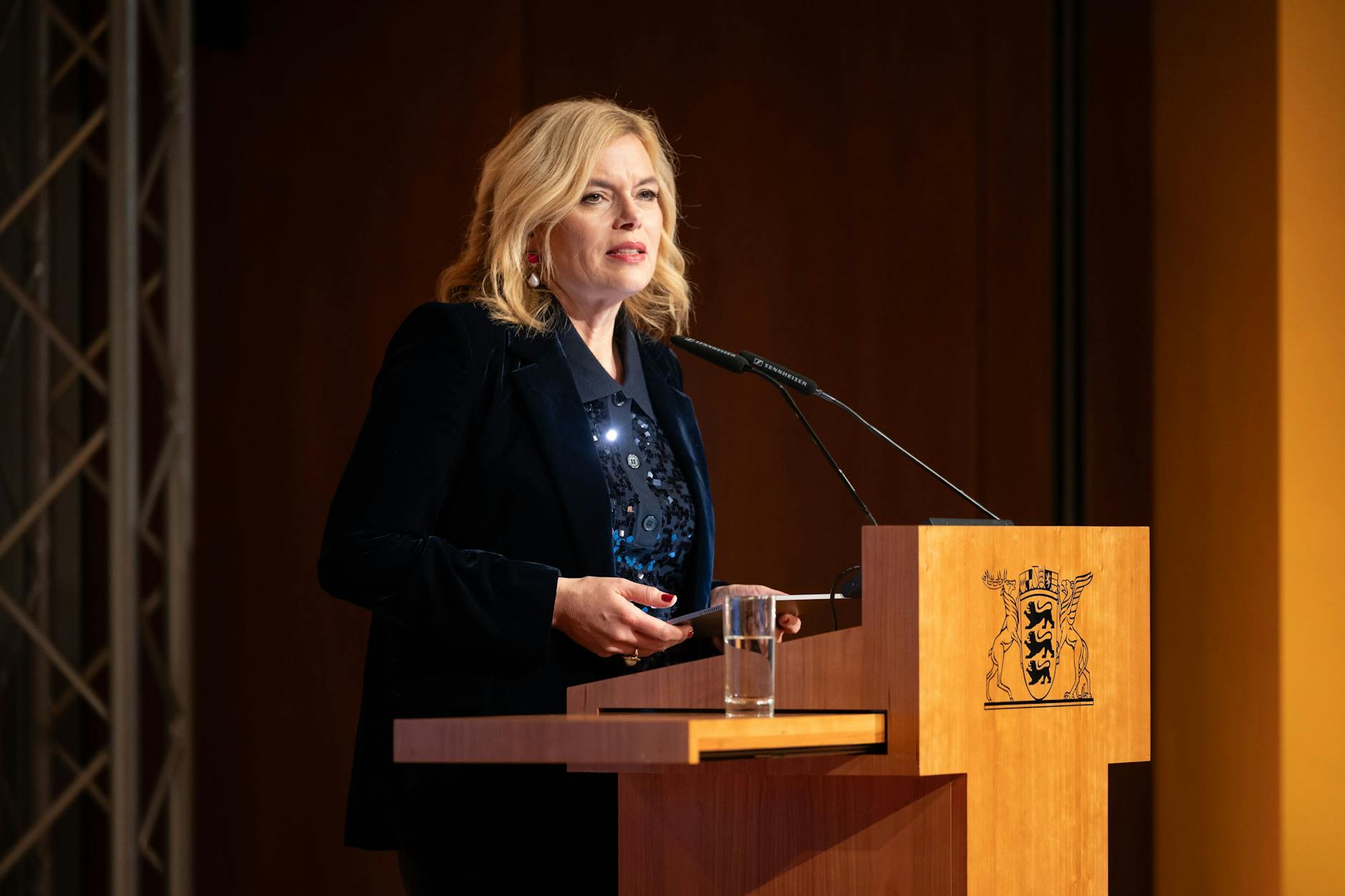 Bundestagspräsidentin Julia Klöckner redet beim Heldinnen-Award 2025 der Alice-Schwarzer-Stiftung in Berlin.