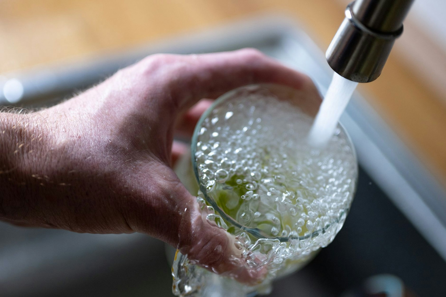 Experten schlagen Alarm! Berliner Trinkwasser mit Chemikalien belastet