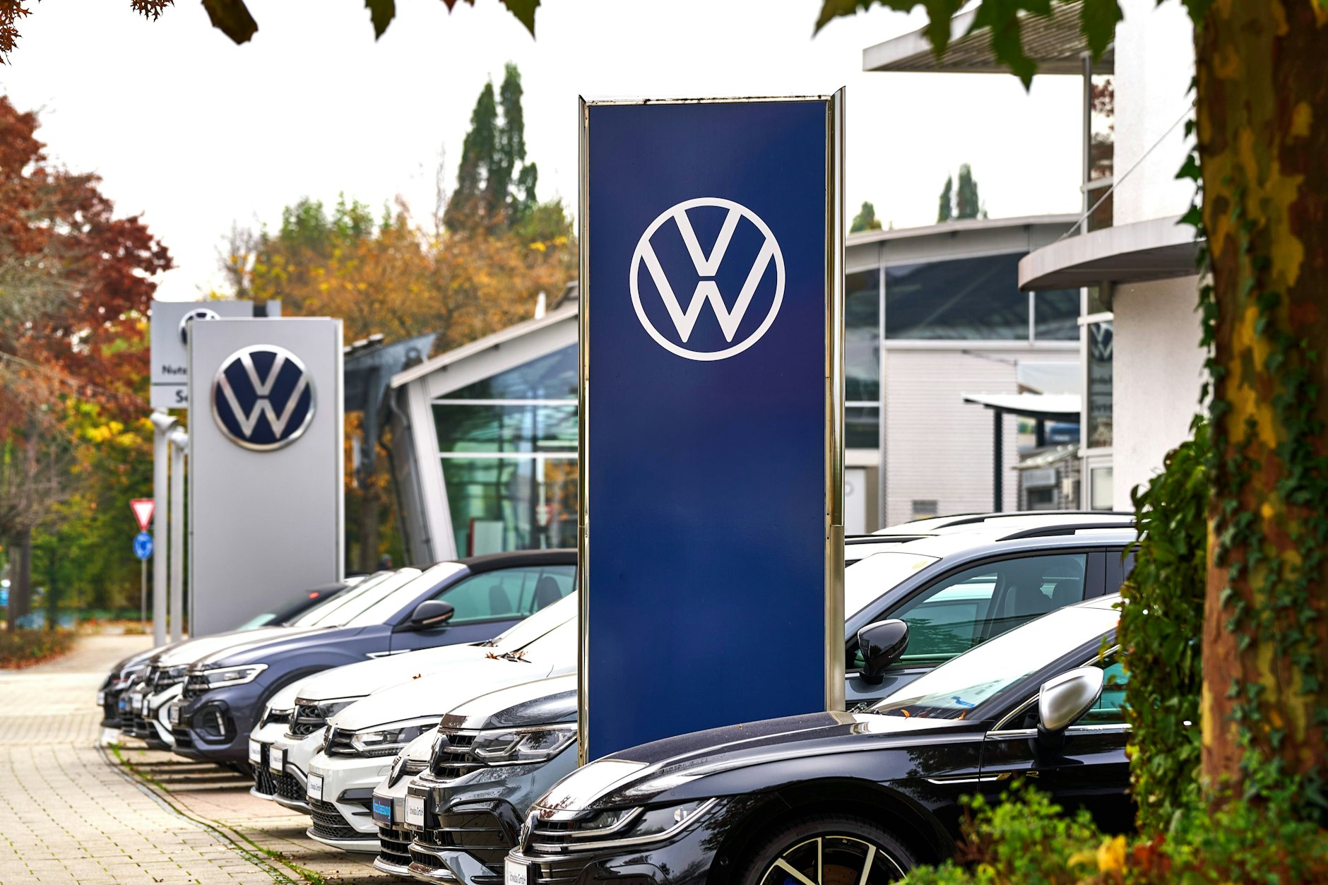 Noch bleibt die Produktion bei VW stabil – doch die Nexperia-Krise könnte Folgen für Autofahrer und Preise haben.