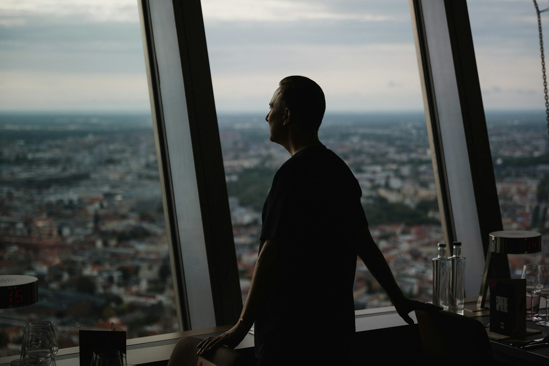 Tim Raues Restaurant Sphere wurde als „Neueröffnung des Jahres 2025“ ausgezeichnet.