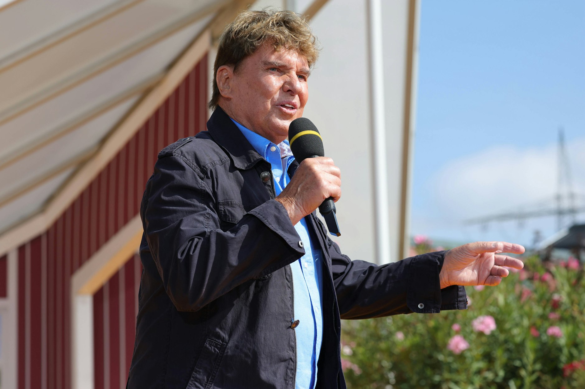 Frank Schöbel bei einem Auftritt in der TV-Show „Immer wieder sonntags“. Der Schlager-Star aus der DDR hat auch heute noch viele Fans, spielt Konzerte.