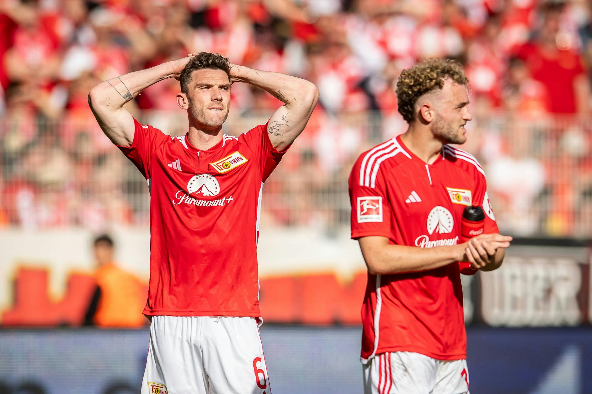 Robin Gosens und Benedict Hollerbach spielten in der Saison 2023/24 gemeinsam für den 1. FC Union Berlin. Das Wiedersehen beim Duell Florenz gegen Mainz fällt nun aus.