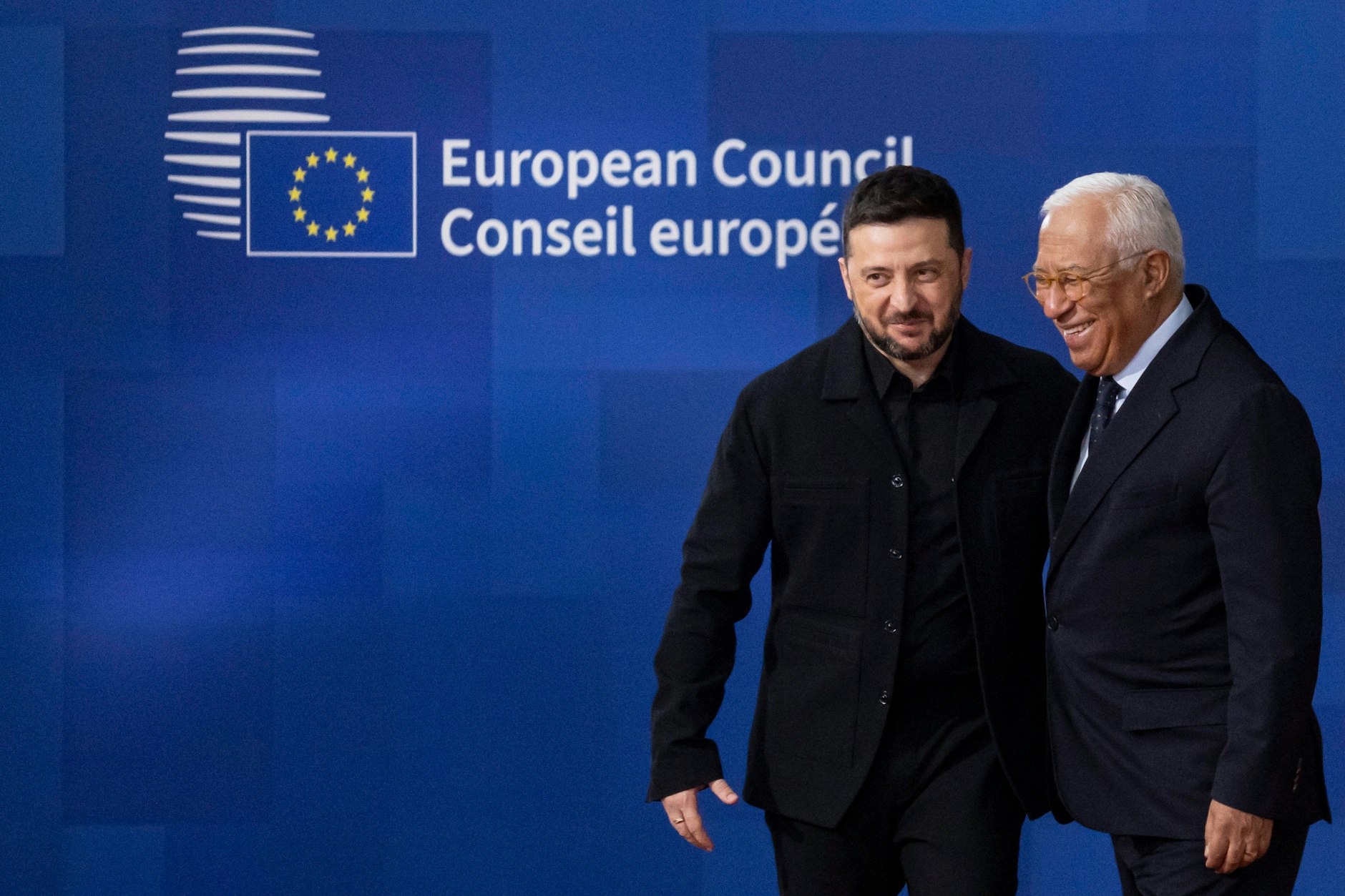 Der ukrainische Präsident Wolodymyr Selenskyj (l.) und der Präsident des Europäischen Rates, Antonio Costa