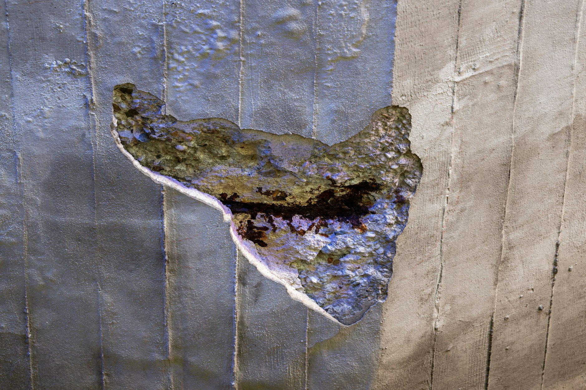 Schäden am Beton: Am 10. Oktober musste eine Spur auf der A100-Brücke über die Mecklenburgische Straße gesperrt werden. Nun folgte eine weitere Spur.