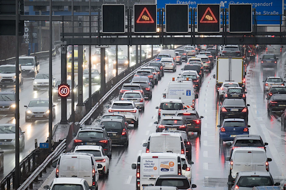 Stau auf der A100 in Berlin