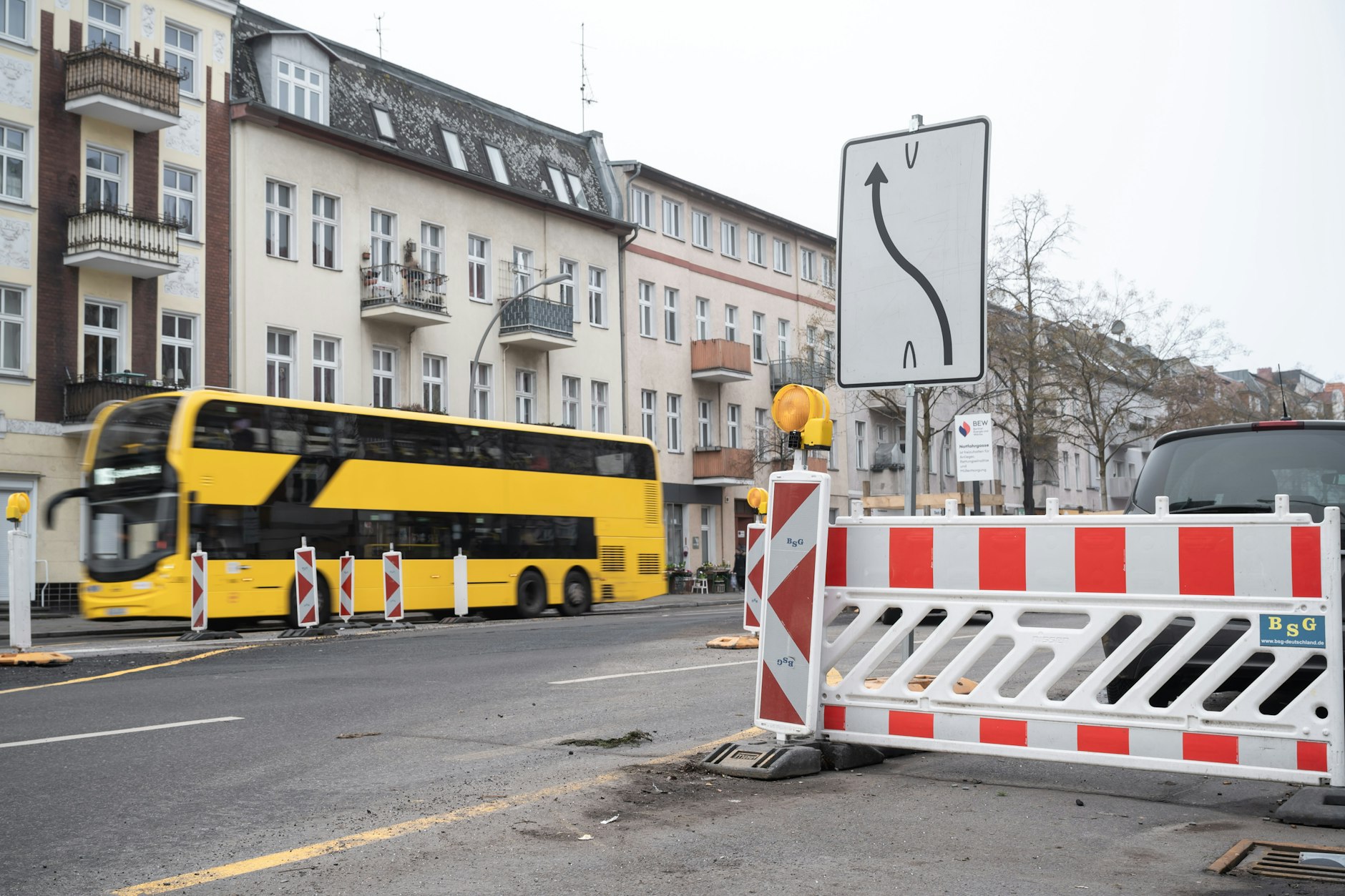 In Berlin wird überall gebuddelt – laut einem Buch über unnützes Wissen gibt es alle 52 Meter eine Baustelle.