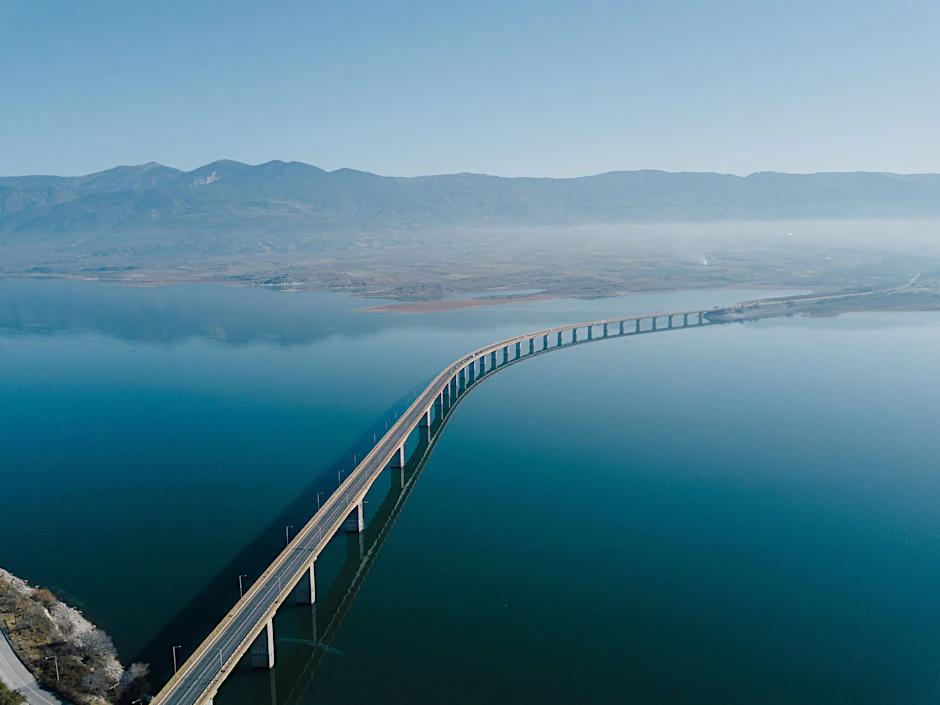 Eine Brücke verbindet die Insel Oléron mit dem Festland.