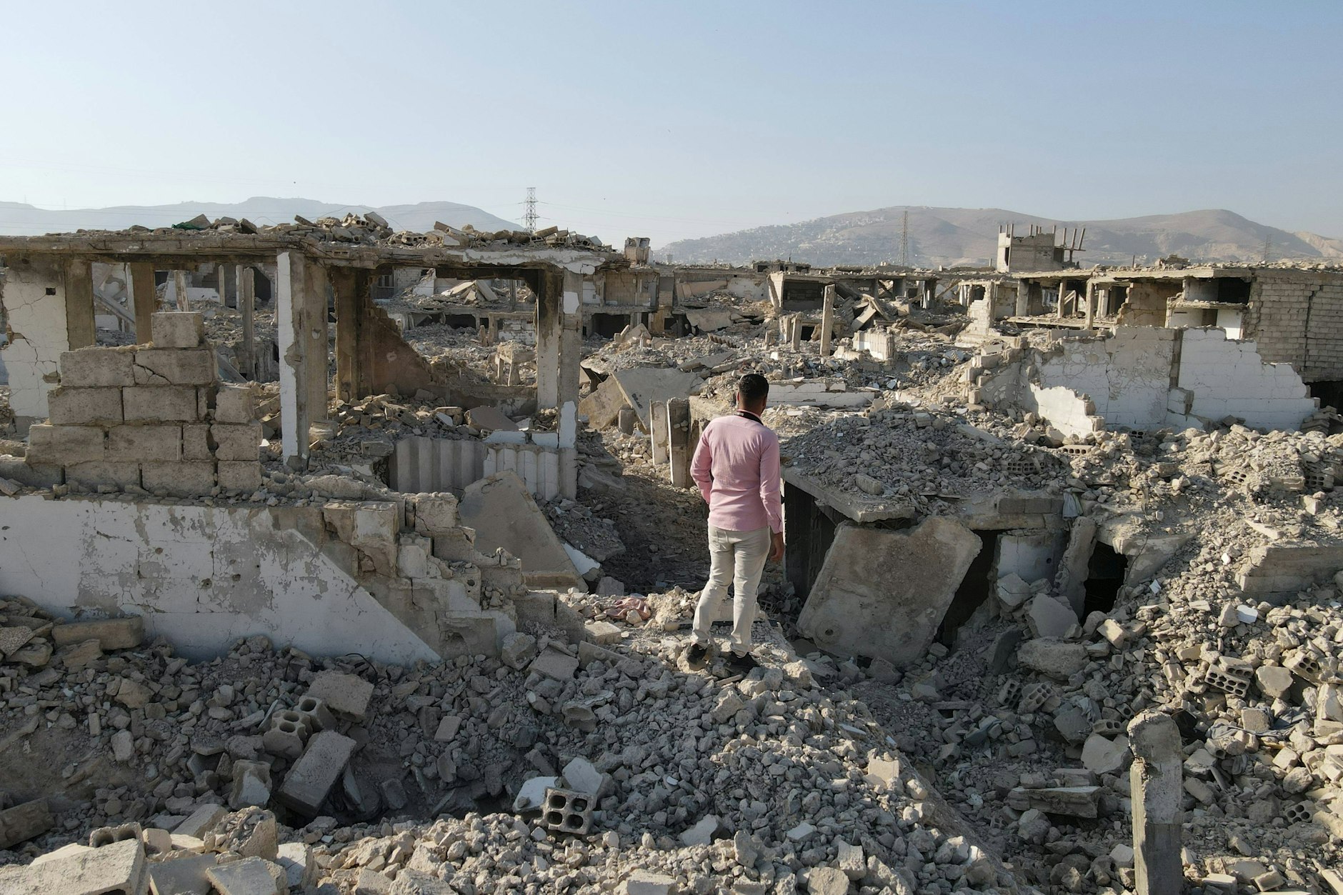 In Damaskus gibt es Vororte, die komplett zerstört wurden. Auch Außenminister Johann Wadephul wurde von den Zuständen vor Ort offenbar ergriffen.