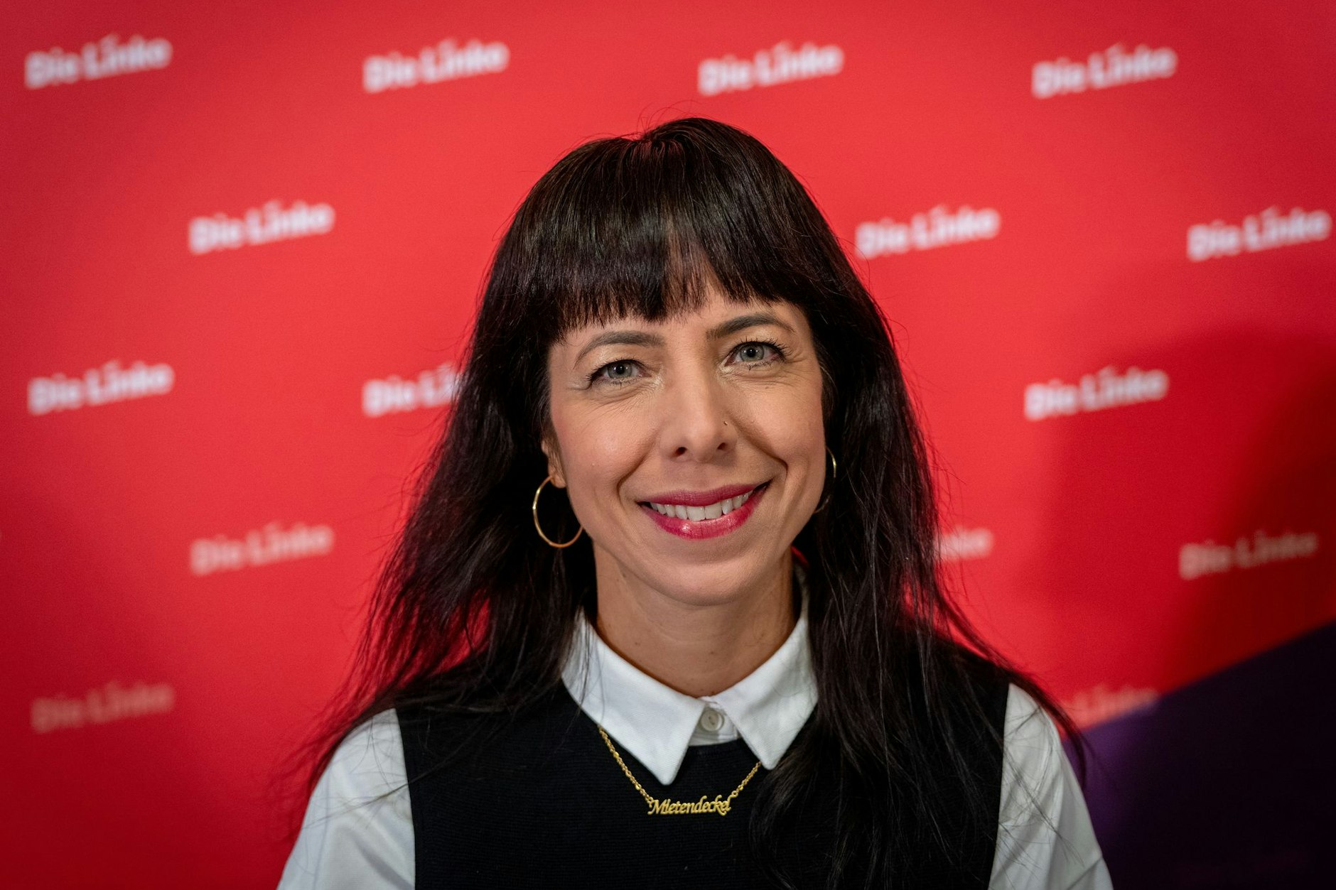 Elif Eralp, Spitzenkandidatin der Berliner Linken, freut sich über den linken Bürgermeister in New York.