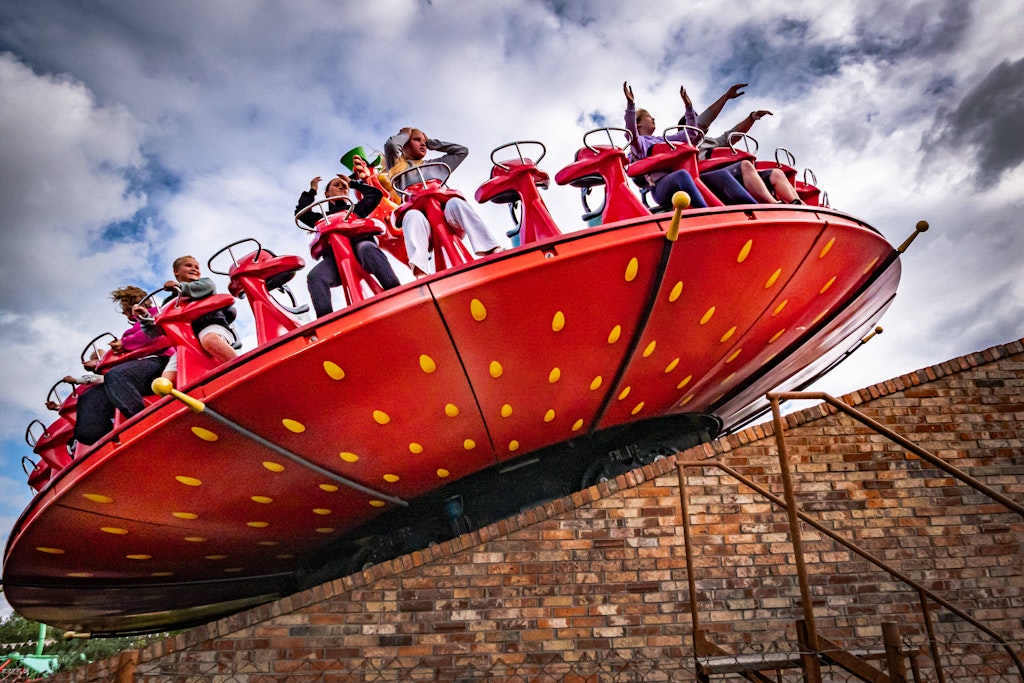 Erdbeer-Eklat-Karls-l-dt-Polizisten-ein-aber-nicht-alle-d-rfen-kommen