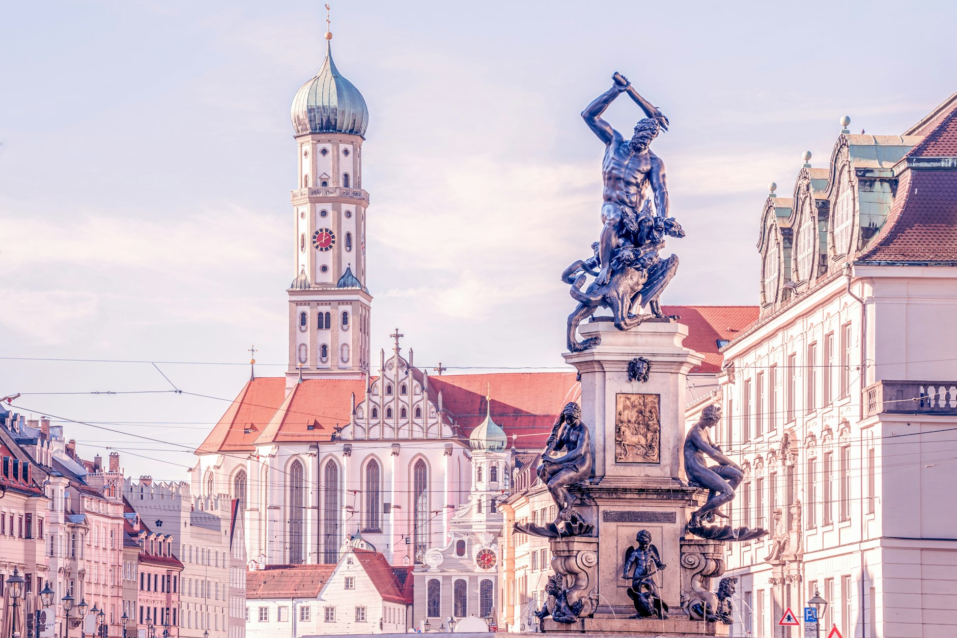 Im beschaulichen Augsburg hortete ein Rentner eine riesige Menge an Waffen, Munition und Sprengstoff.