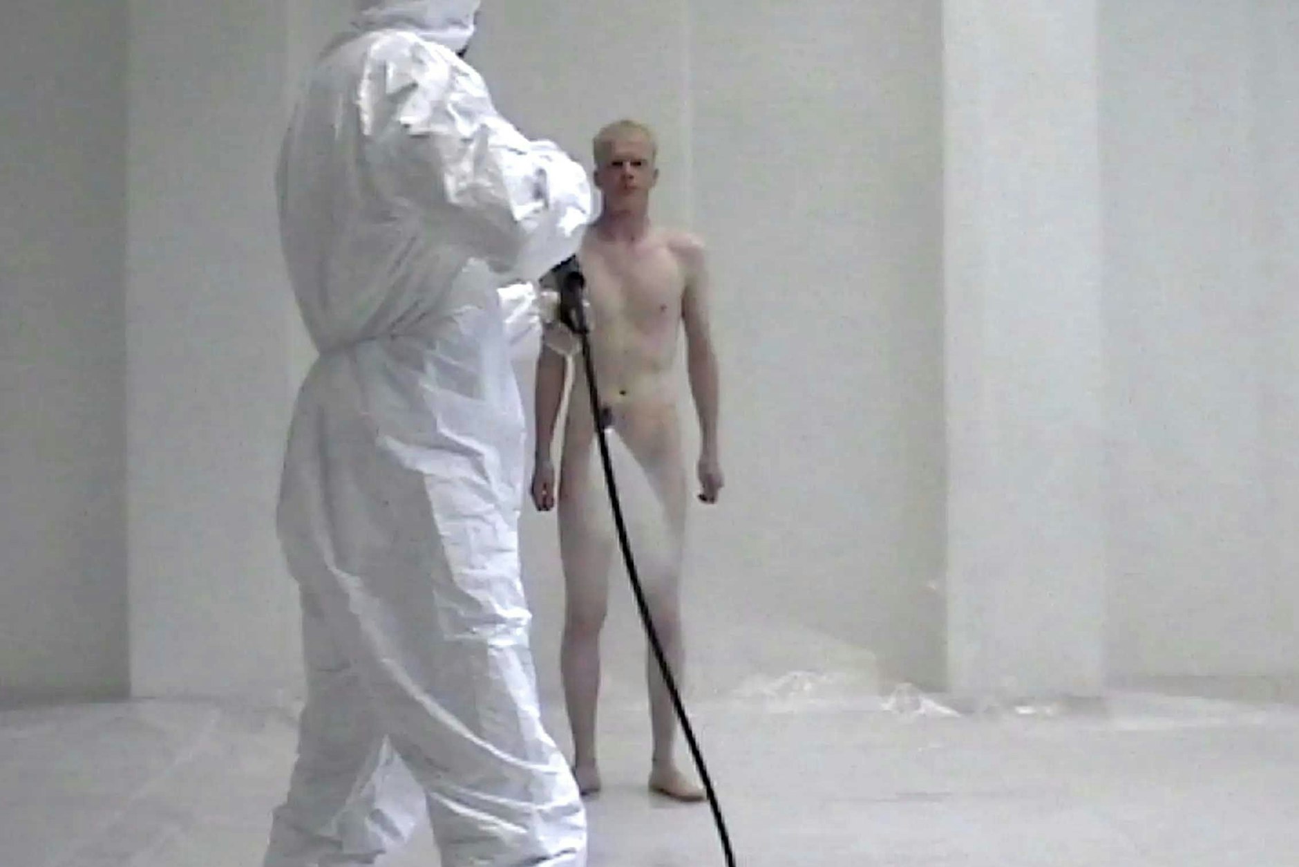 Sven Johne im Jahr 2000 bei seiner Performance „Hochdruckversuch“