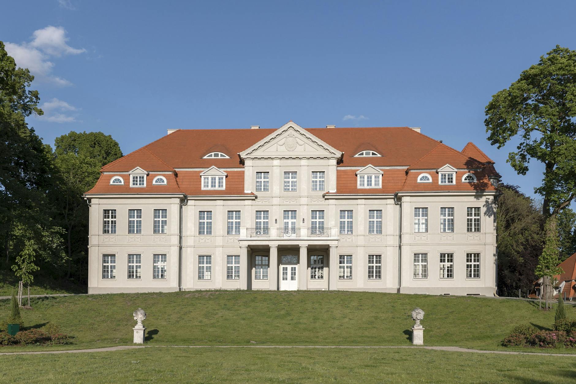 Der Dornröschenschlaf ist vorbei: Nach 107 Jahren eröffnet das Großherzogliche Palais in Neustrelitz wieder seine Türen.