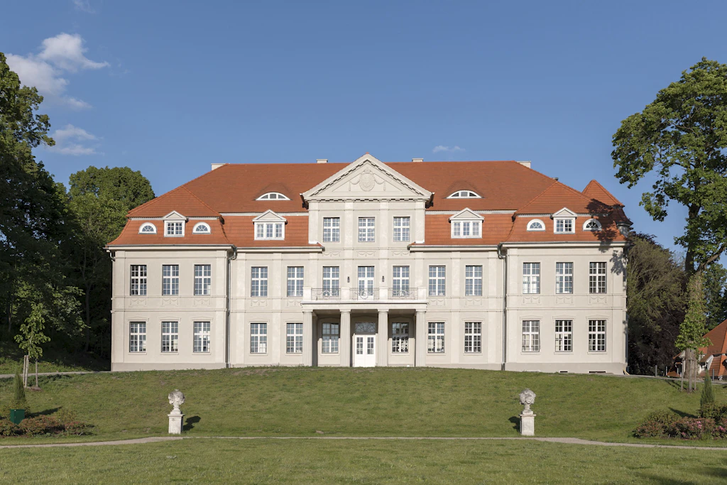 Schlosshotel Neustrelitz: Das neue Juwel der Mecklenburgischen Seenplatte