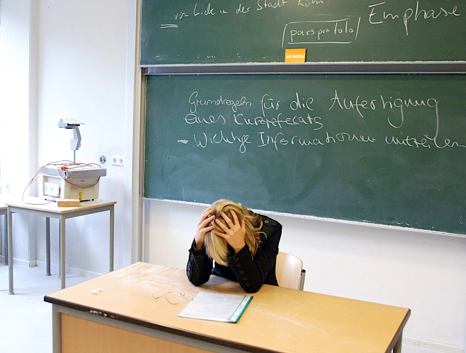 Viele Lehrkräfte klagen über Überlastung und wachsenden Druck im Schulalltag.