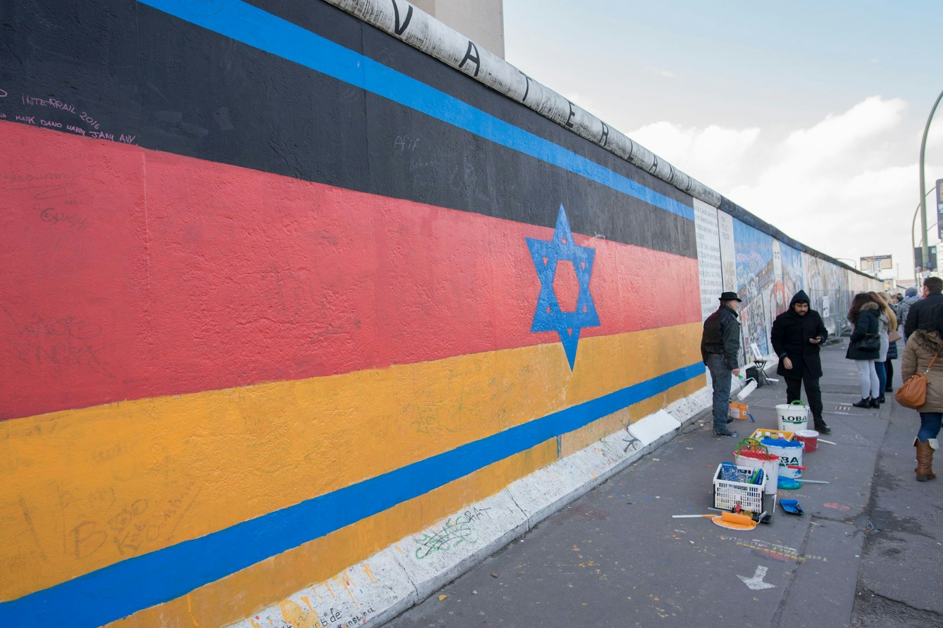 Das Bild „Vaterland“ an der East Side Gallery