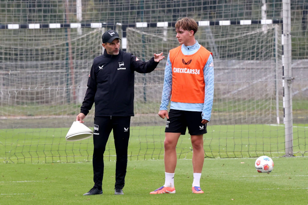Hertha-Cheftrainer Stefan Leitl hält große Stücke auf Kennet Eichhorn. Das Mega-Talent ist bei Hertha BSC bereits Stammspieler.