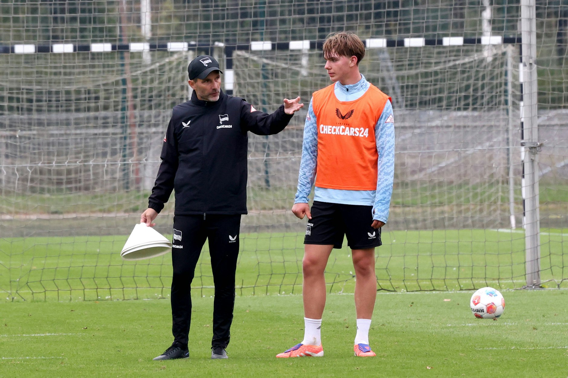 Hertha-Cheftrainer Stefan Leitl hält große Stücke auf Kennet Eichhorn. Das Mega-Talent ist bei Hertha BSC bereits Stammspieler.