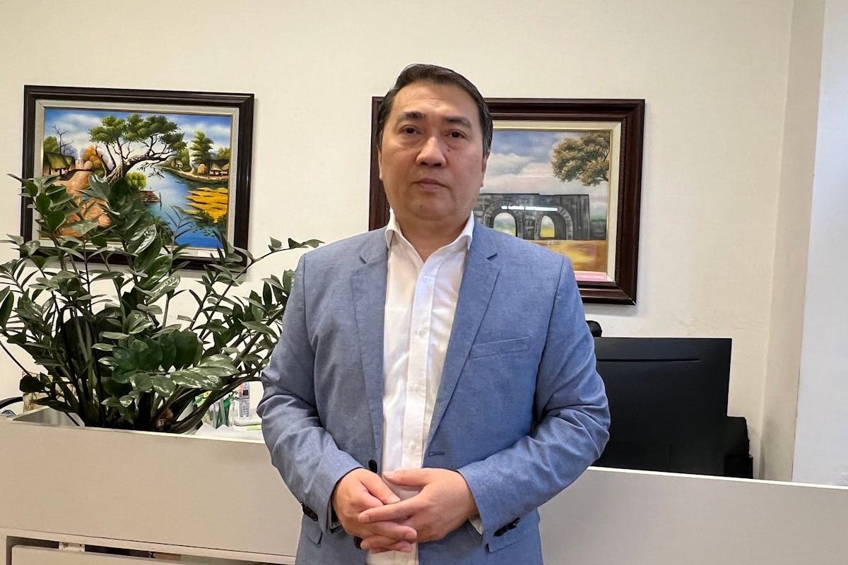 Trung Khoa Le, Chefredakteur von Thoibao.de, erschien am Dienstag vor dem Landgericht in Berlin.